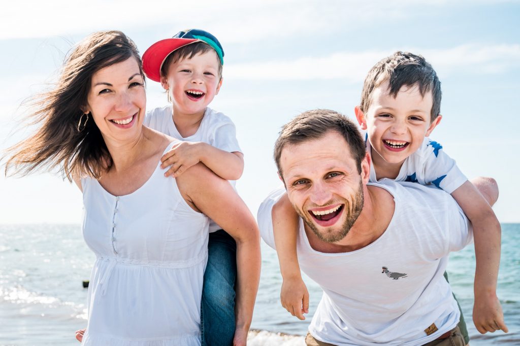 Familienfoto am Strand