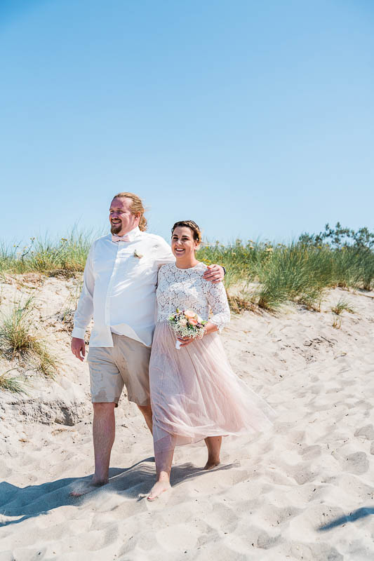 Hochzeit in Ahrenshoop auf dem Darss am Strand. Hochzeitsfotograf.