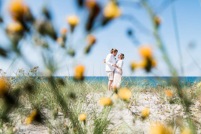 Hochzeitsfotograf in Ahrenshoop. Heiraten am Ostseestrand