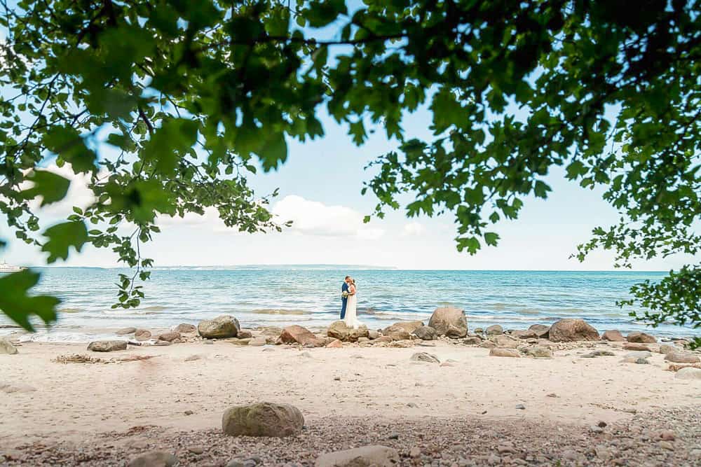 Heiraten am Strand in Binz auf Rügen: Hochzeitsfotos an der Ostsee mit Hochzeitsfotograf aus Ribnitz-Damgarten.