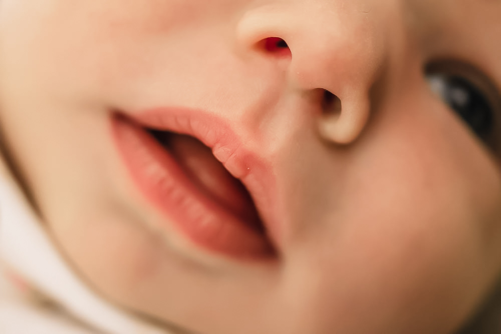 Nahaufnahme vom Baby: Nase und Mund ganz dicht.