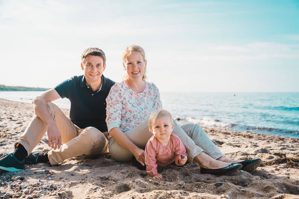 Fotoshooting für Familienfotos am Strand von Heiligendamm