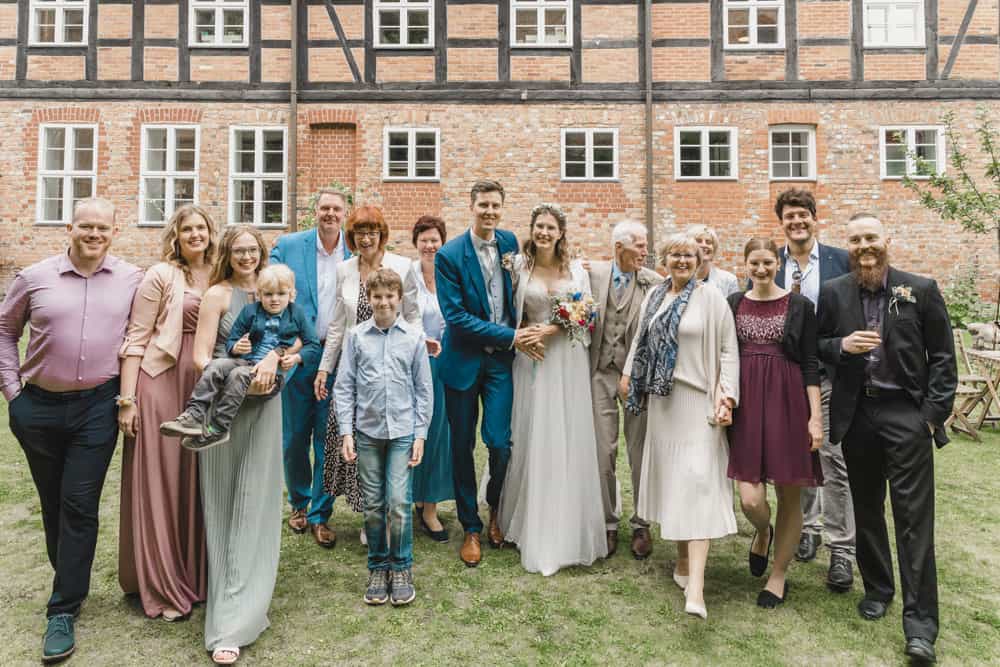 Gruppenfoto während der Hochzeit in Ribnitz-Damgarten.