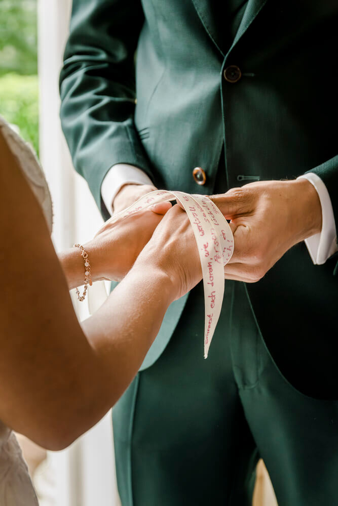Hochzeitsritual mit Bändern