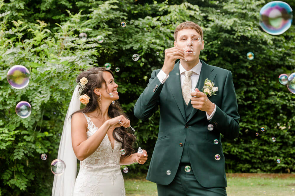 Hochzeitsfotos mit Seifenblasen
