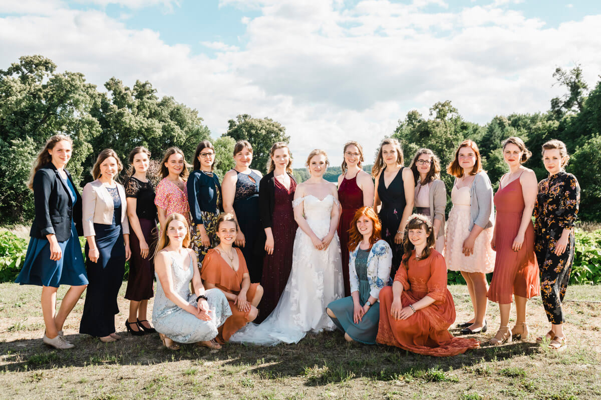 Gruppenfotos mit den Freundinnen zur Hochzeit. Hochzeitsfotograf Ribnitz-Damgarten