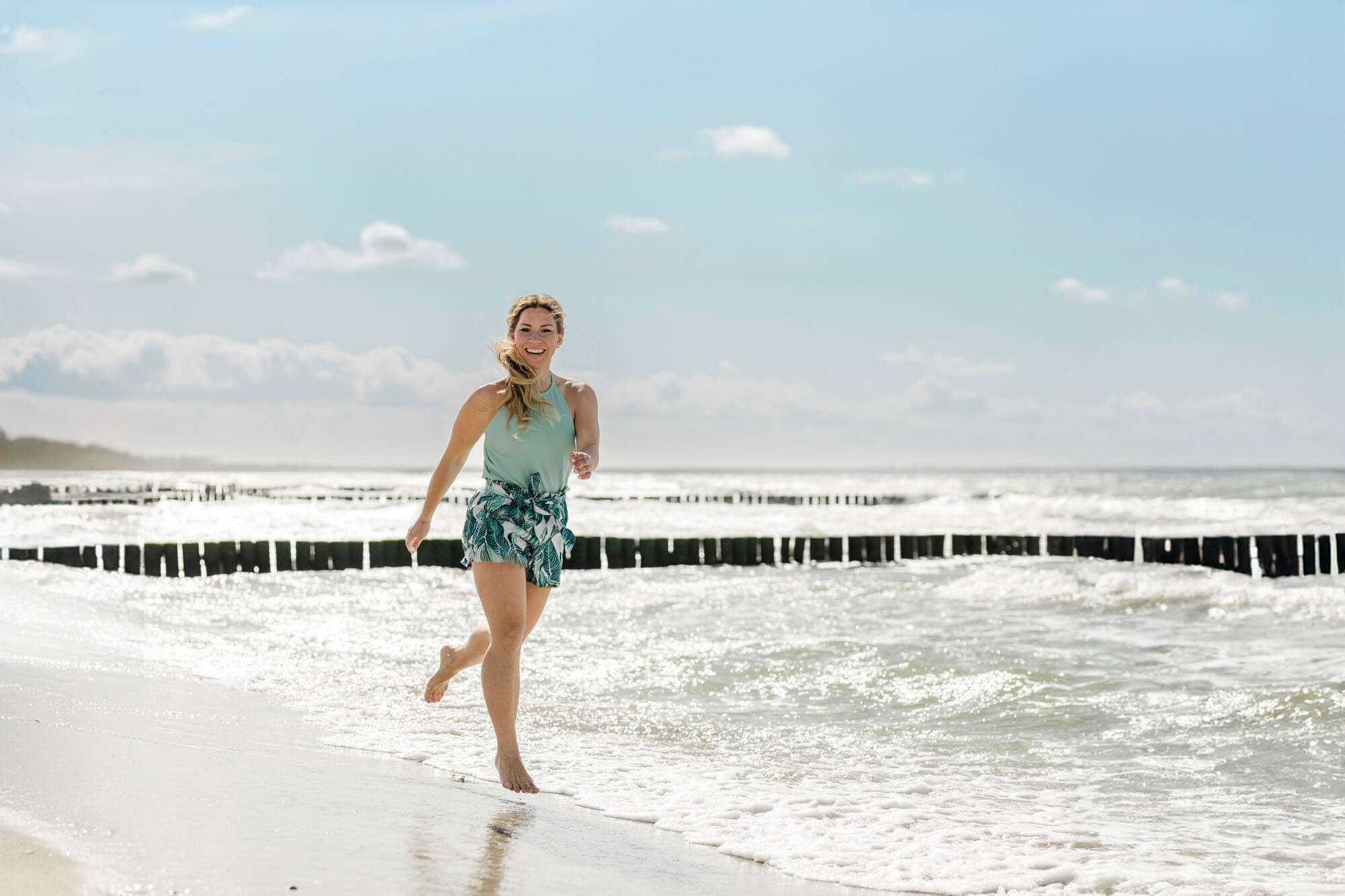 Fotografin aus Ribnitz-Damgarten am Strand laufend