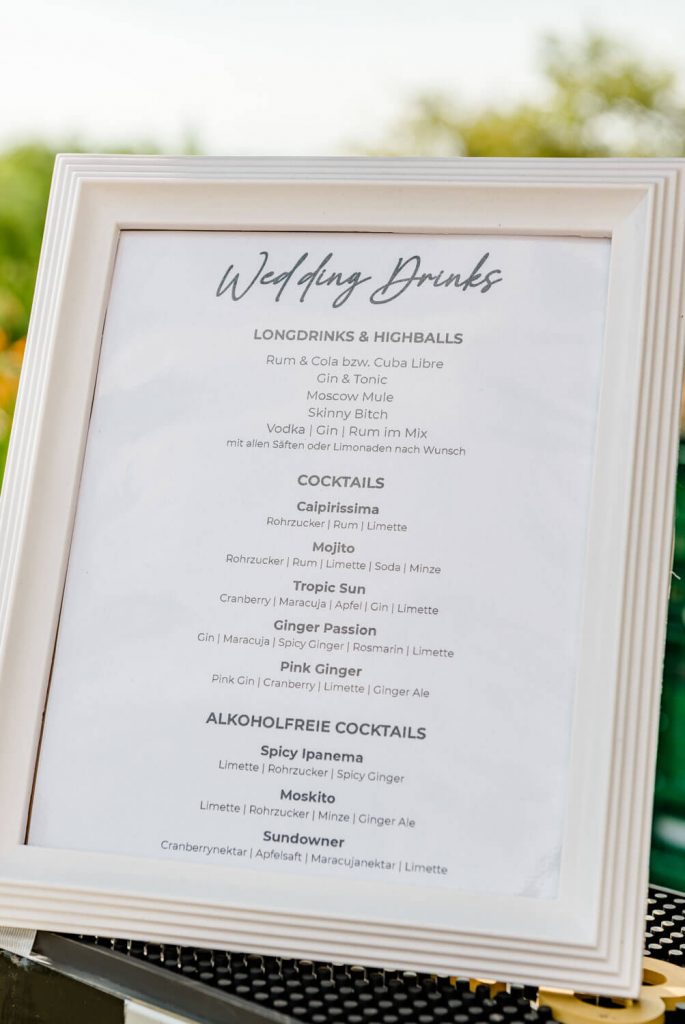 Hochzeitsgetränkekarte mit Cocktails und Longdrinks